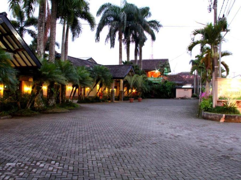 Augusta Sukabumi Hotel Eksteriør billede