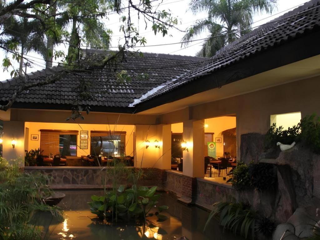 Augusta Sukabumi Hotel Eksteriør billede