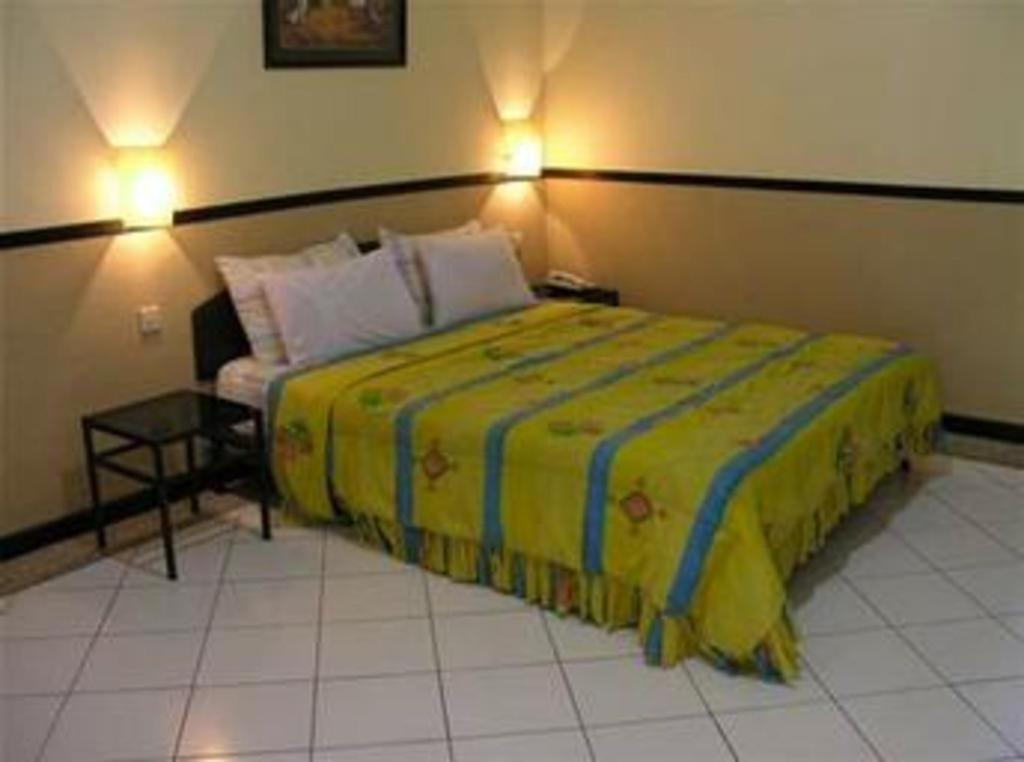 Augusta Sukabumi Hotel Eksteriør billede