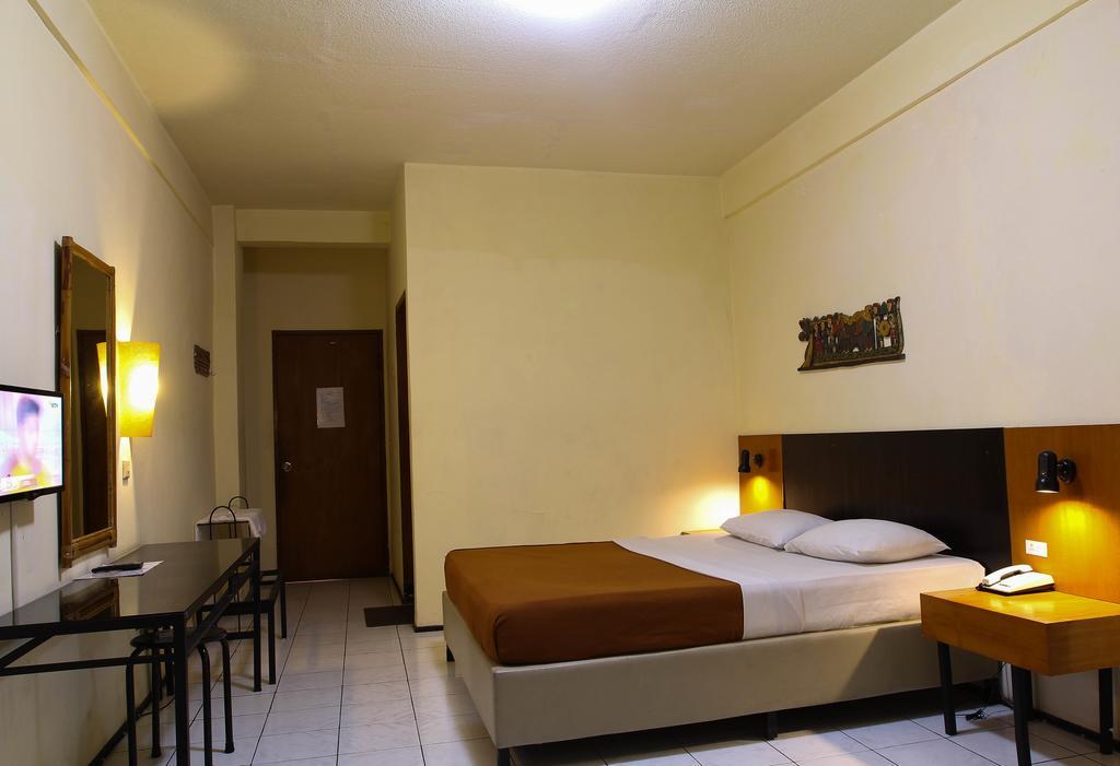 Augusta Sukabumi Hotel Eksteriør billede